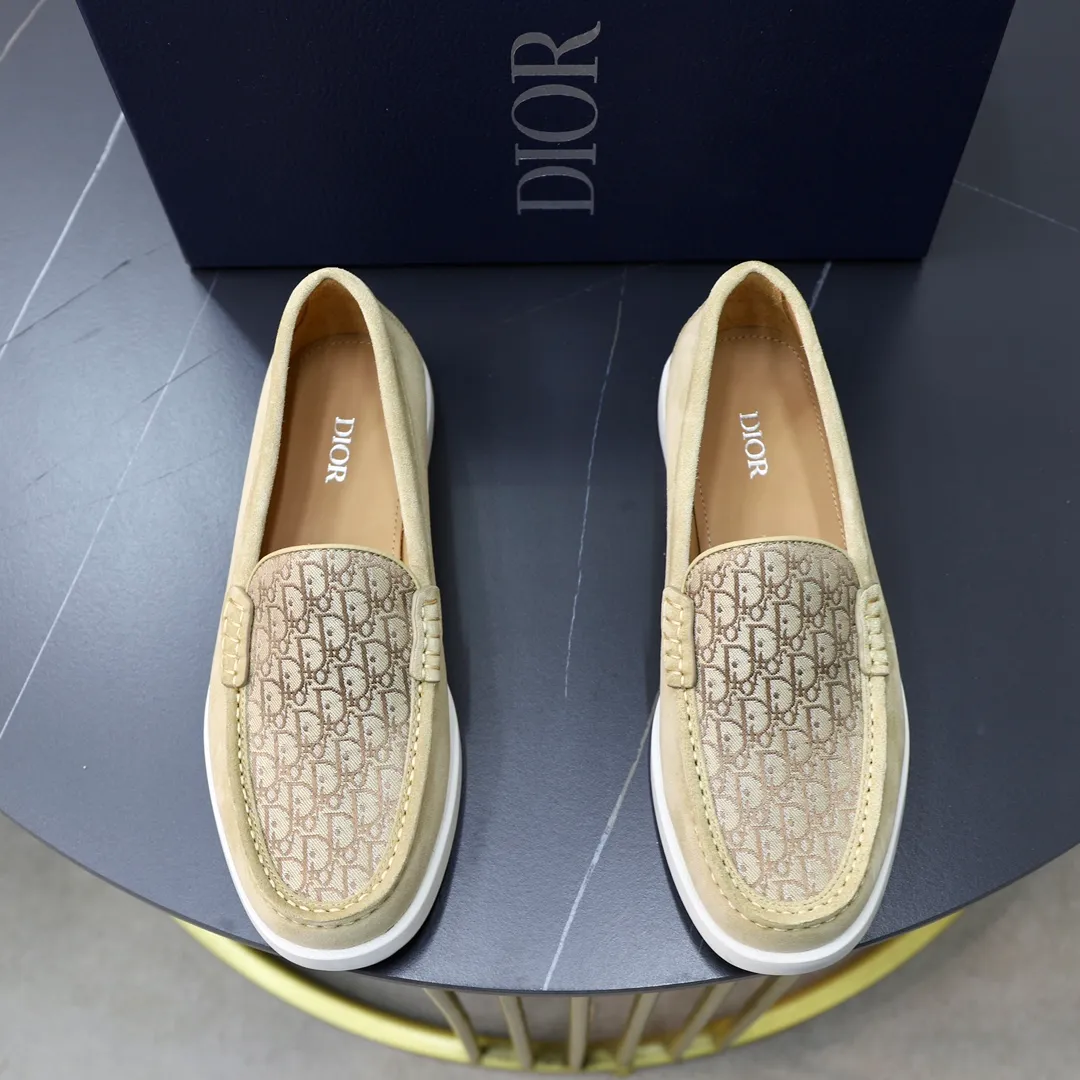 Ex-factory price: 540🙅‍♂️🙅‍♂️🙅‍♂️ Brand: Dior DIOR Standard code: Men's code 38/44 (45 can be customized) Grade: Same as the official website Material: Original cowhide stitching, cowhide lining, original TPU wear-resistant soft outsole Style categories: Leisure and sports version, footwear for driving, young fashion, European and American trends, British style Color: actual picture color